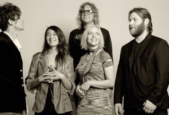 The Besnard Lakes – The Besnard Lakes Are The Roaring Night