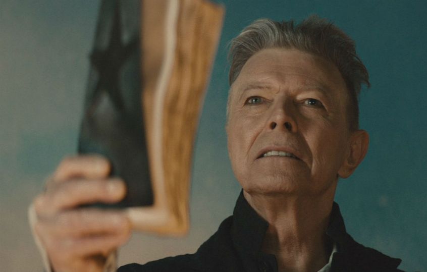 “â˜… (Blackstar)” e’ il primo singolo dal nuovo disco di David Bowie. Guarda il video.