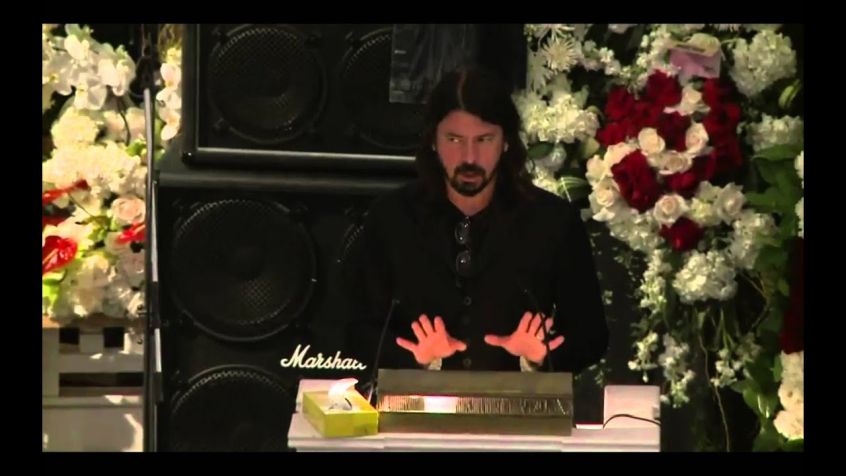 Il commovente intervento di Dave Grohl al funerale di Lemmy dei Motorhead