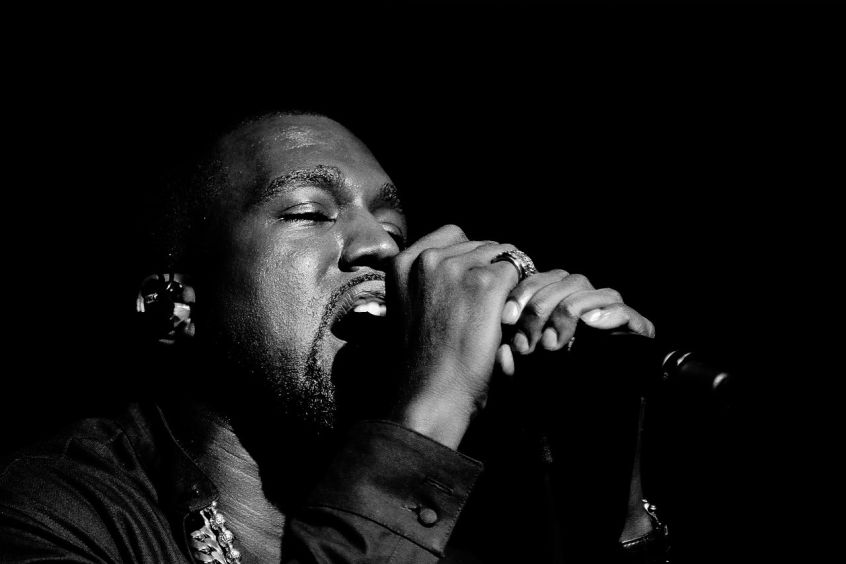 Kendrick Lamar: tracklist  e collaboratori del nuovo disco svelati online. Ci sono anche Kanye West e D’Angelo.