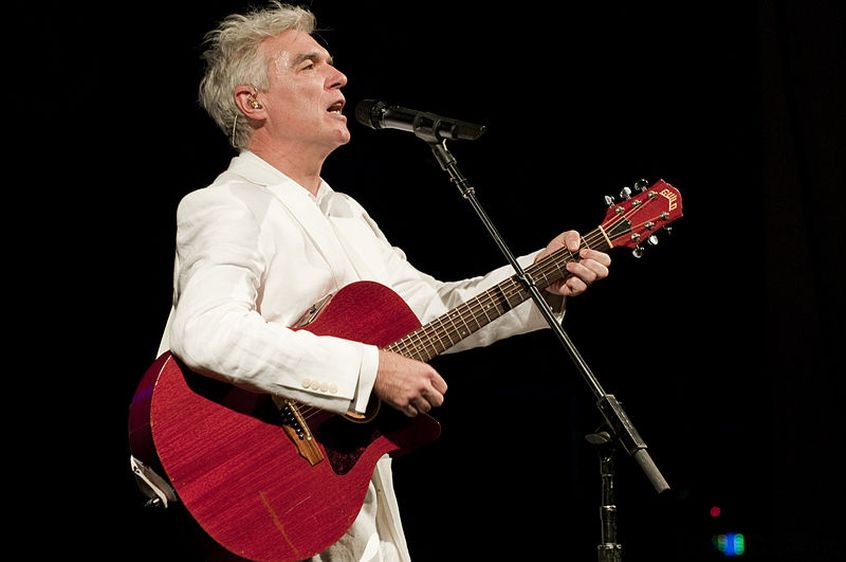 David Byrne sulla reunion dei Talking Heads: “Significherebbe fare diversi passi indietro…”