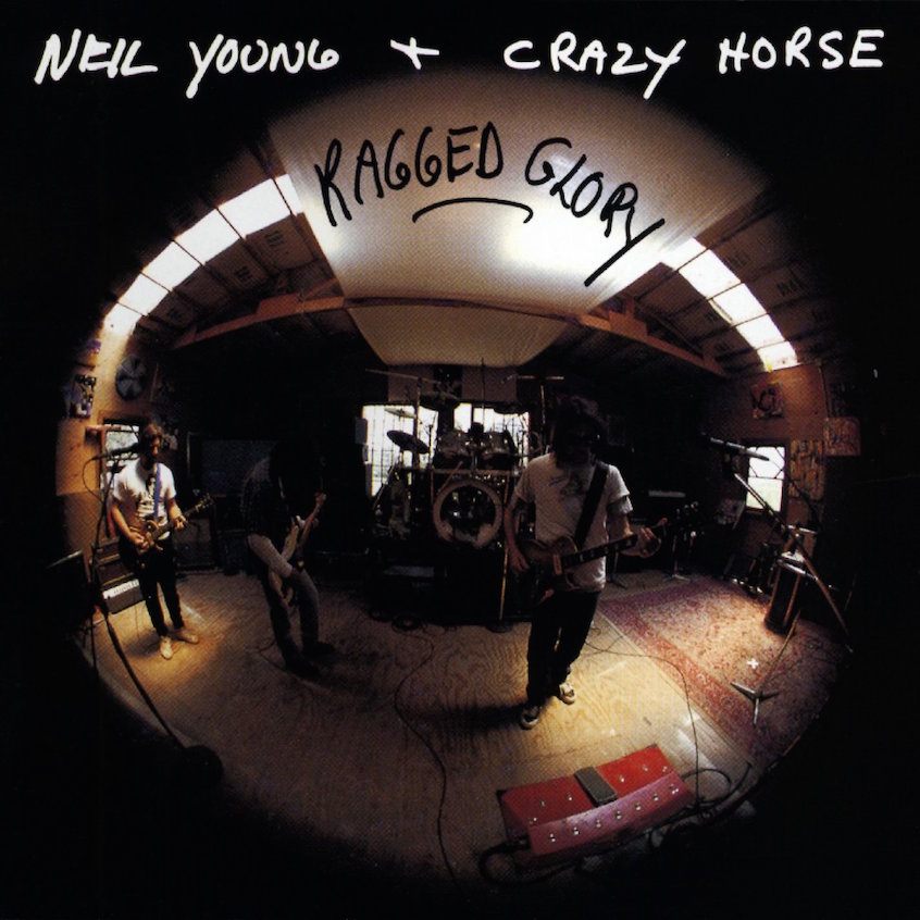 Neil Young ristampera’ “Ragged Glory” con l’aggiunta di materiale inedito