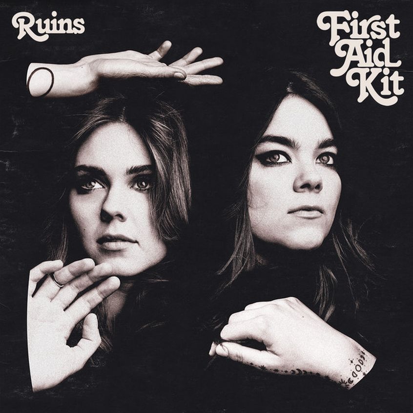 “Ruins” è il nuovo disco delle First Aid Kit. Ascolta il singolo “Postcard”.