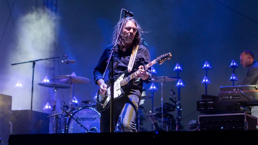 Guarda i War On Drugs suonare “Like a Hurricane” di Neil Young