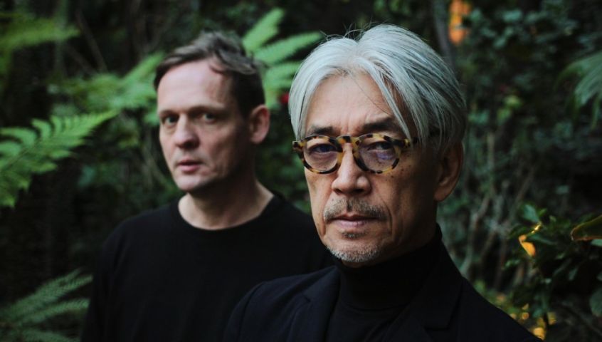 Alva Noto e Ryuichi Sakamoto annunciano il disco collaborativo “Glass”