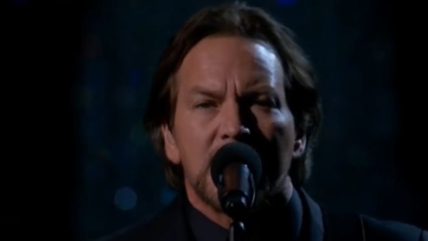 Guarda Eddie Vedder suonare Tom Petty nella notte degli Oscar