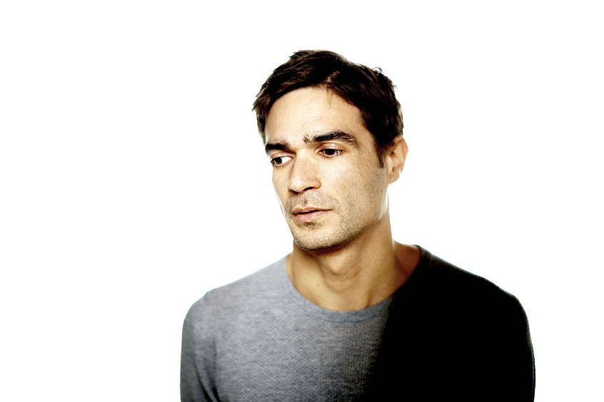 Jon Hopkins: ascolta il nuovo singolo “Everything Connected”