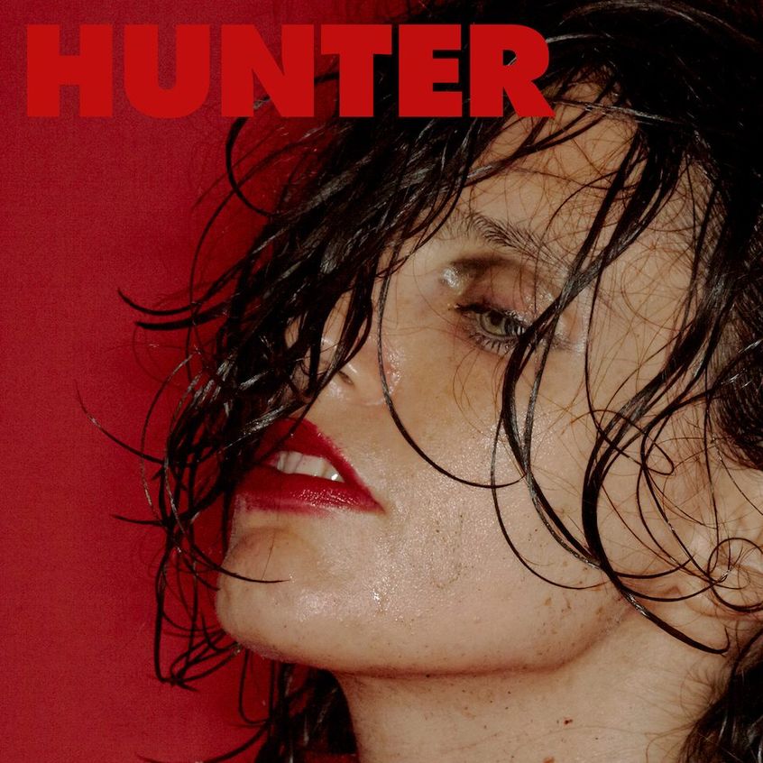 Anna Calvi annuncia il nuovo album “Hunter” in uscita il 31 agosto