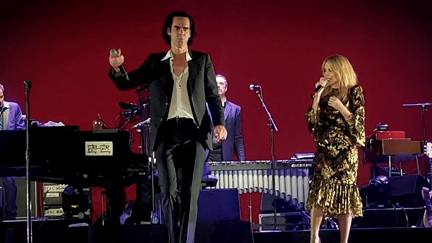 Guarda Nick Cave e Kylie Minogue insieme sul palco londinese