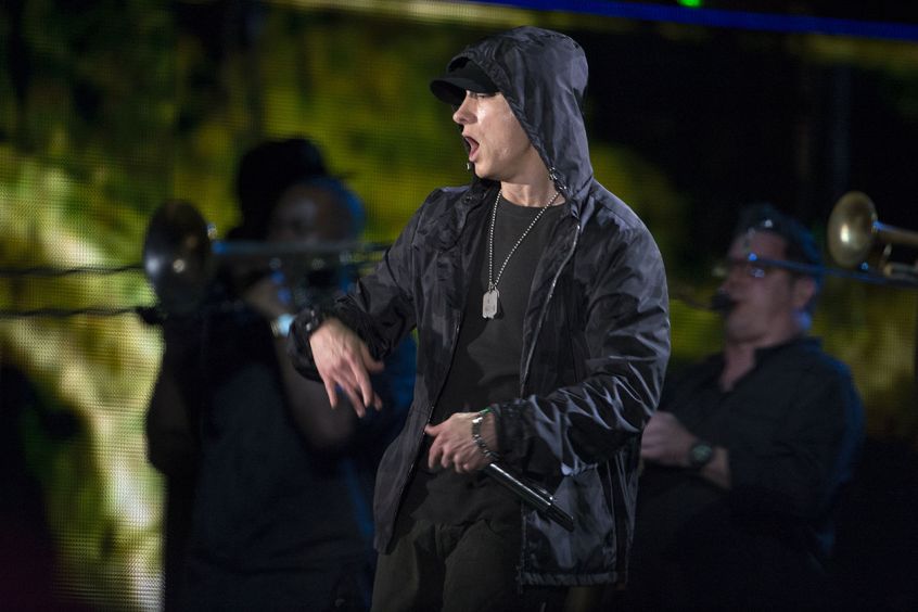 Eminem pubblica a sorpresa il nuovo disco “Kamikaze” al quale collabora anche Bon Iver