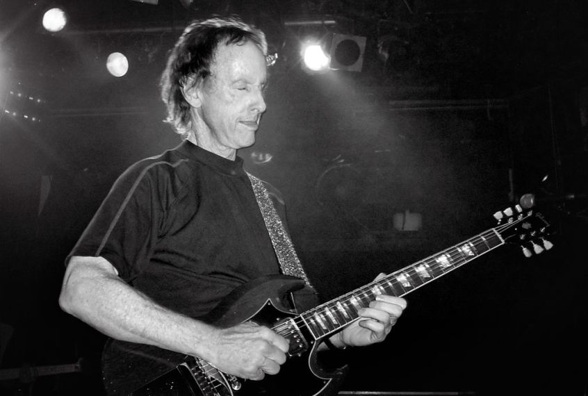 Guarda Robby Krieger dei Doors unirsi agli Alice in Chains per eseguire “Rooster”