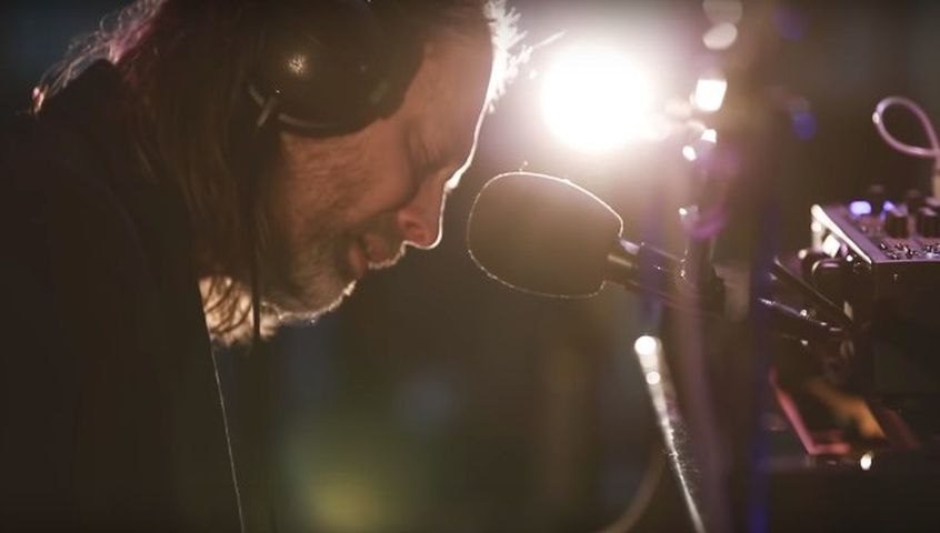 Guarda Thom Yorke eseguire al piano il brano “Unmade” estratto dalla colonna sonora del remake di “Suspiria”