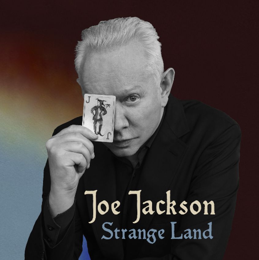 Ascolta “Strange Land”, il nuovo singolo di Joe Jackson