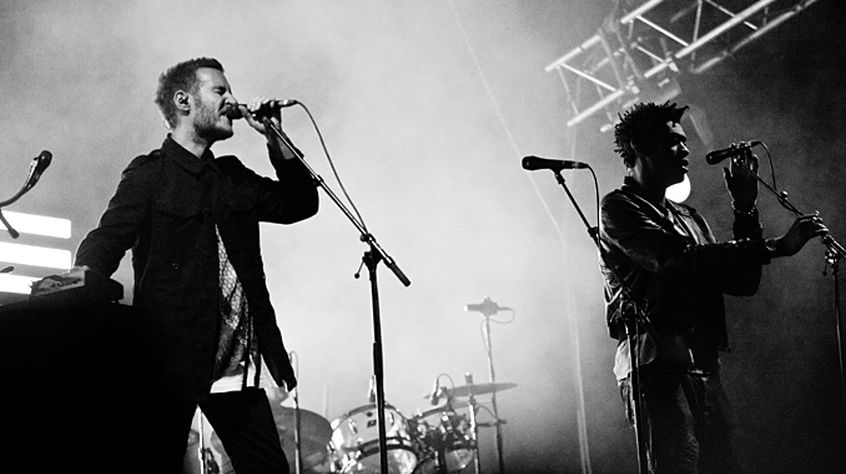 I Massive Attack cambiano i piani dei live: molti concerti sono annullati (anche l’Italia)