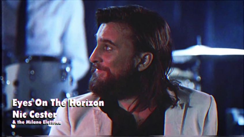 Nic Cester dei Jet al debutto solista. Guarda il video di “Eyes On The Horizon”.