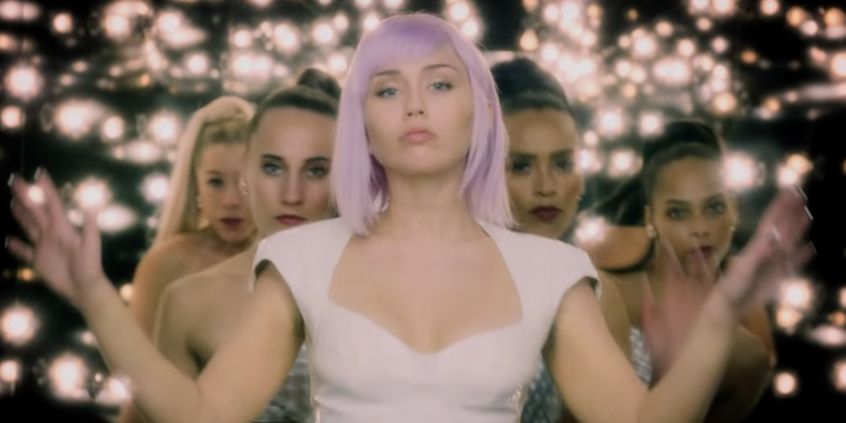 Black Mirror 5^ Stagione: guarda il trailer con Miley Cyrus. Svelate le date del ritorno su Netflix.