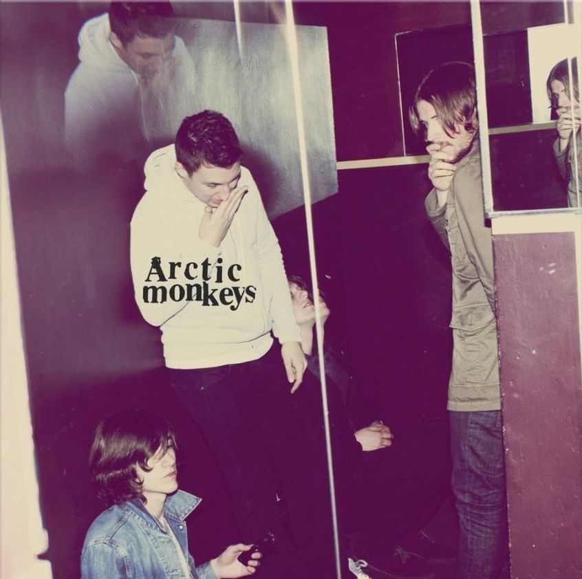 Oggi “Humbug” degli Arctic Monkeys compie 10 anni