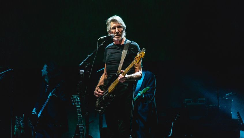 Guarda Roger Waters Plays suonare “Wish You Were Here” per Julian Assange
