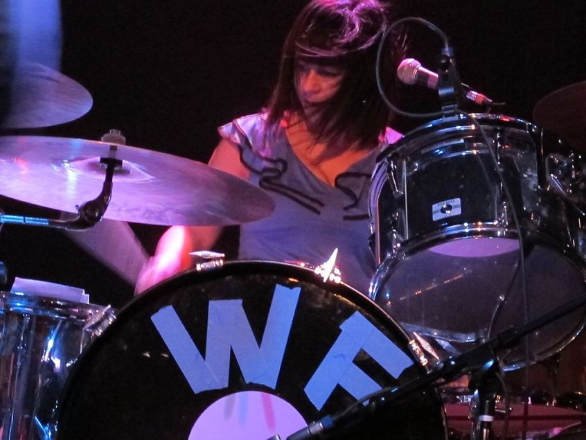 Janet Weiss torna per la prima volta sul divorzio dalle Sleater-Kinney: “Ero diventata solo una batterista”