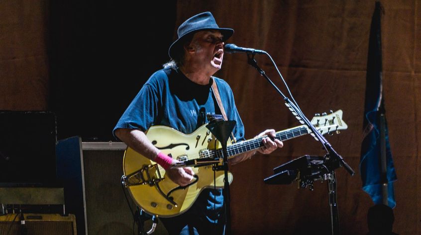 Neil Young: “Ho rifiutato milioni di dollari per suonare dal vivo “Harvest”‘