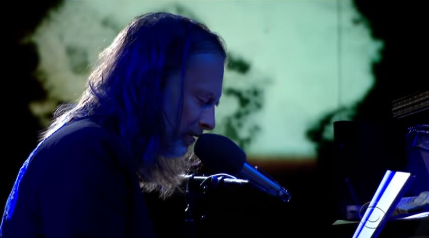 Guarda Thom Yorke eseguire “Daily Battles” live in TV da Colbert