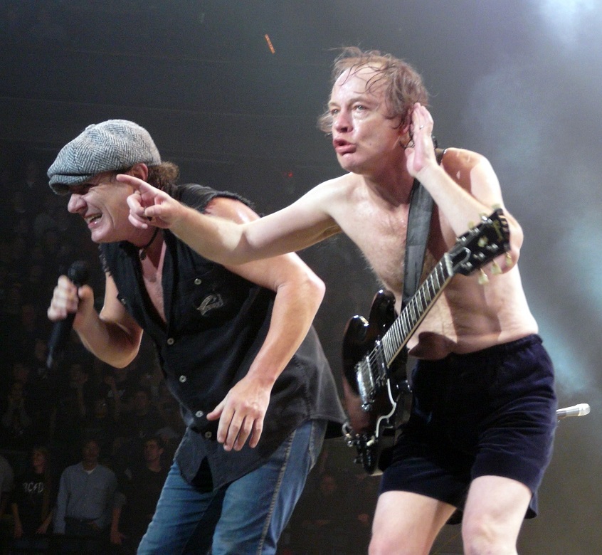 Gli AC/DC si riuniscono con Brian Johnson e presto pubblicheranno un nuovo album