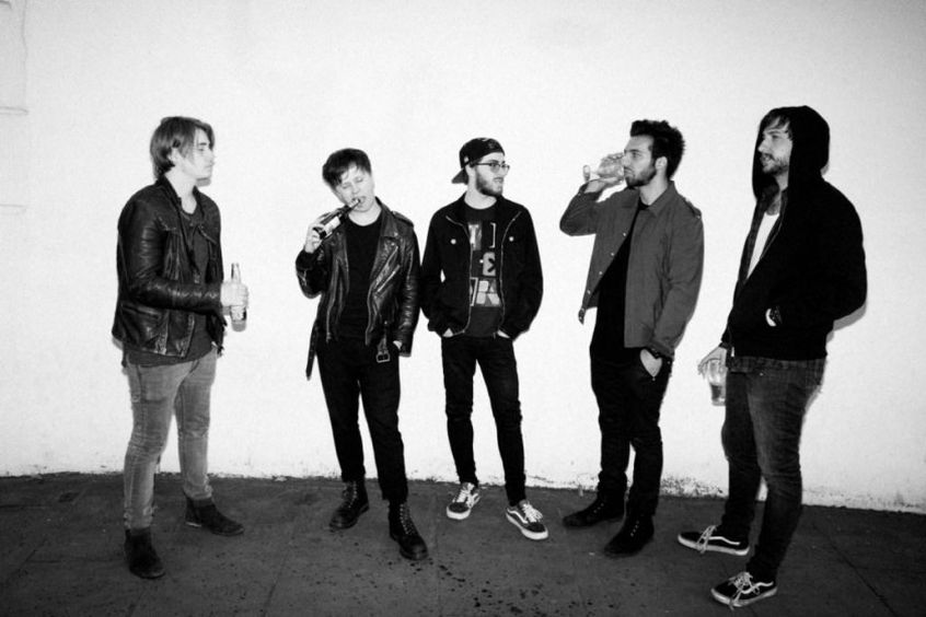 Nothing But Thieves: ascolta il nuovo singolo “Is Everybody Going Crazy?”
