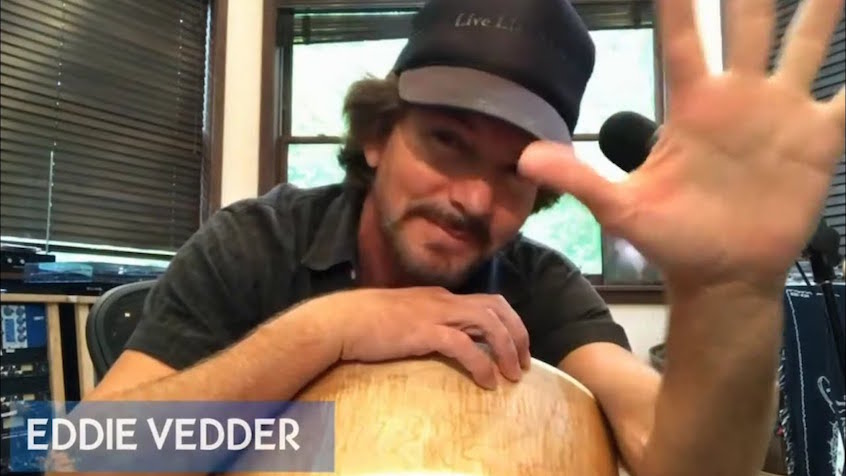 Eddie Vedder ha suonato “Far Behind” per il festival digitale di Jack Johnson
