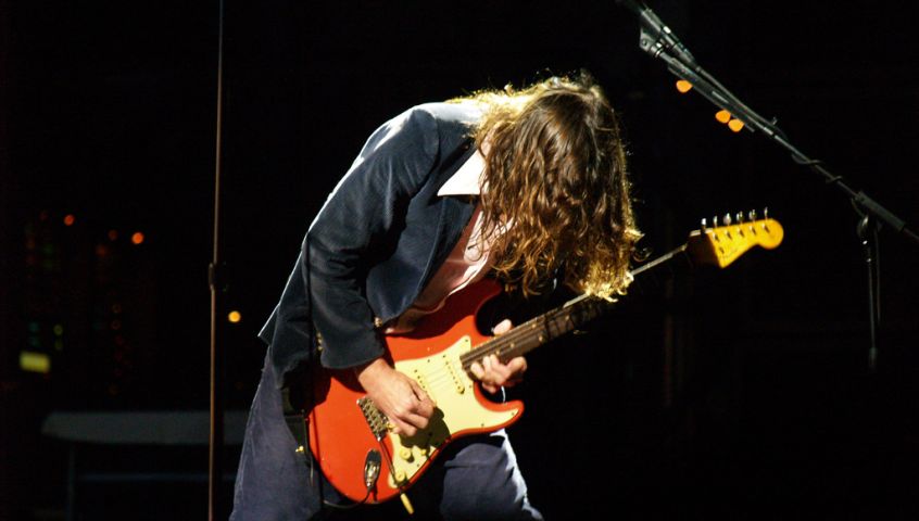 John Frusciante pubblica “Look Down, See Us”, nuovo EP dal progetto Trickfinger