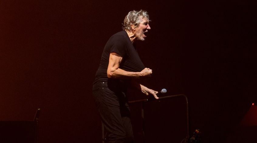 Ascolta Roger Waters rifare “The Right To Live In Peace” del cantautore attivista cileno Victor Jara