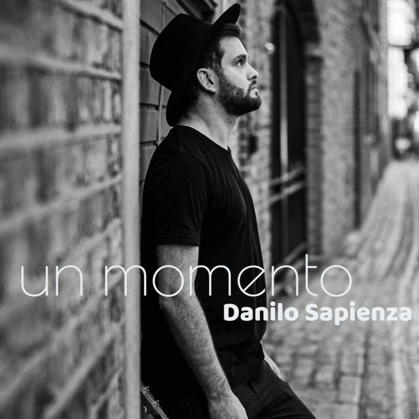 Danilo Sapienza, un viaggio lunghissimo che ha bisogno di…”Un momento”
