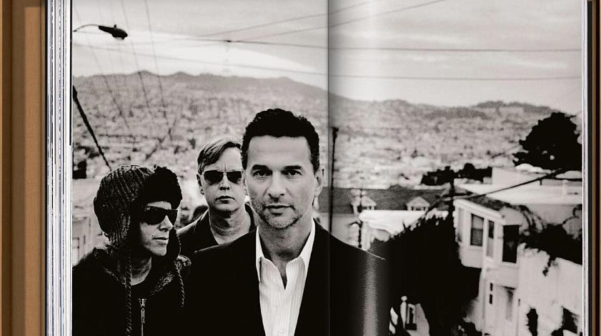Depeche Mode, la storia ufficiale della band nel nuovo mastodontico libro fotografico curato da Anton Corbijn