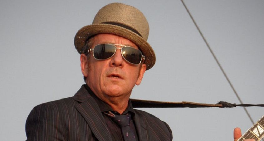 Elvis Costello chiude l’anno con “Farewell, OK”