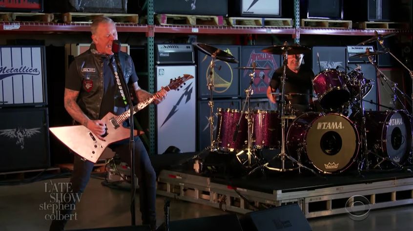 Guarda i Metallica suonare “Enter Sandman” da Stephen Colbert