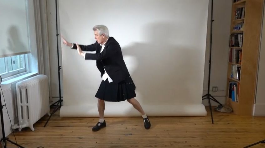 David Byrne coreografo di danza nel teaser video di presentazione dell’evento “SOCIAL!”