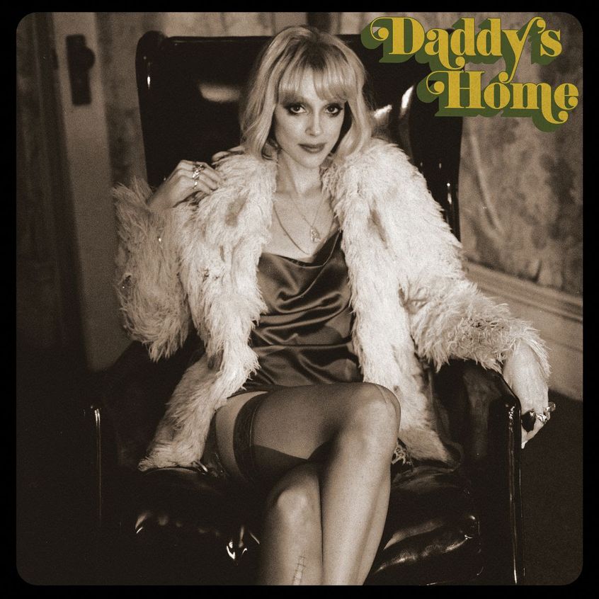 “Daddy’s Home”, nuovo disco di St. Vincent, esce il 14 maggio. Ascolta il primo singolo “Pay Your Way In Pain”.