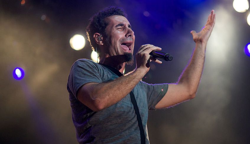 Serj Tankian (System of a Down) rende noto un brano da 24 minuti di musica “classica” moderna: “Disarming Time”