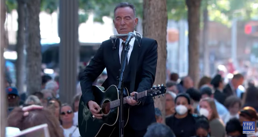 Guarda Bruce Springsteen suonare alle commemorazioni del ventesimo anniversario dell’undici settembre