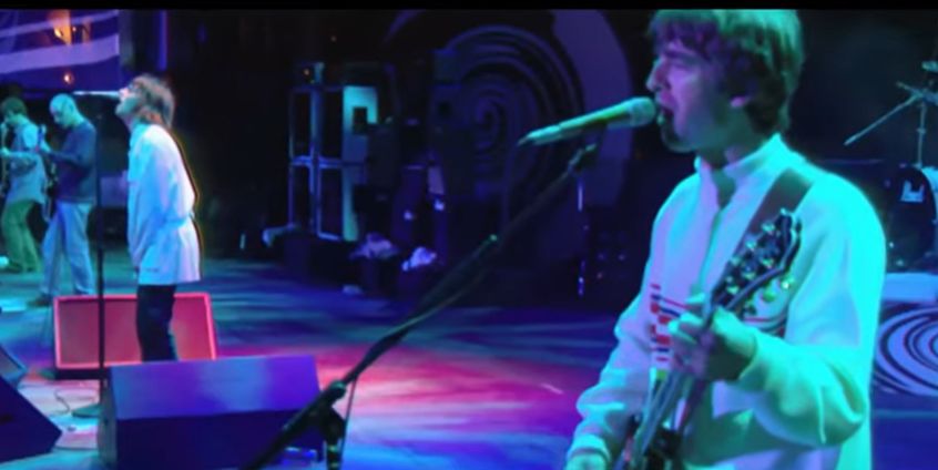 Guarda un video inedito degli Oasis che suonano “Live Forever” durante lo storico concerto di Knebworth