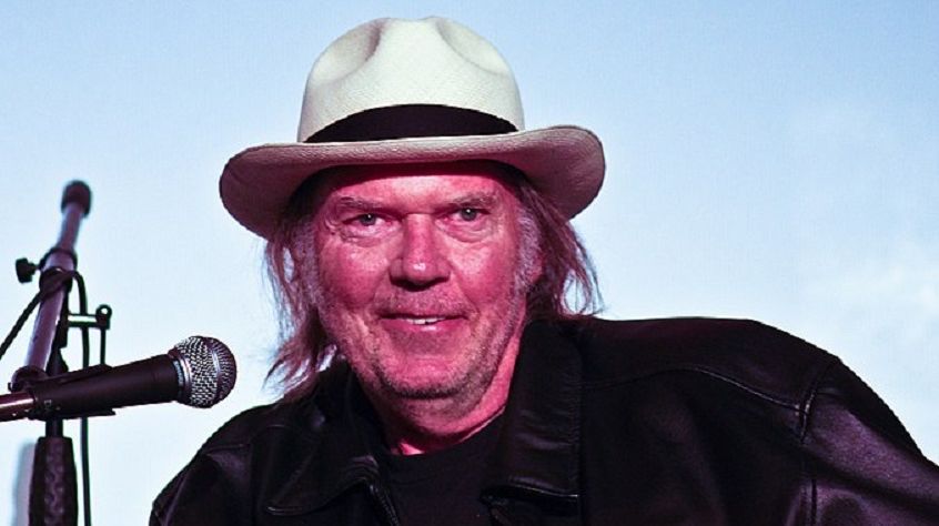 “Heading West” è il nuovo singolo di Neil Young