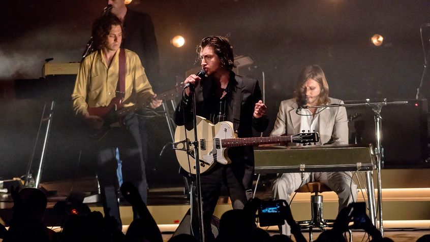 Arctic Monkeys: il batterista Matt Helders conferma che il nuovo disco e’ quasi finito e potrebbe uscire nel 2022