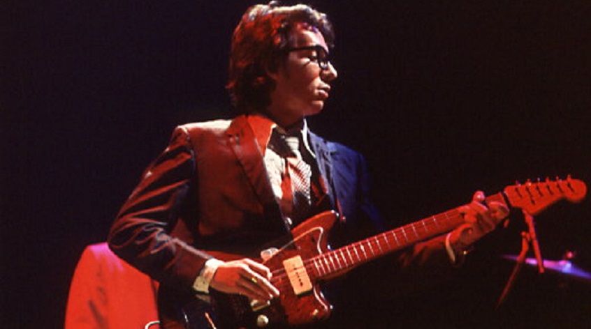 “Paint The Red Rose Blue” è il nuovo singolo di Elvis Costello
