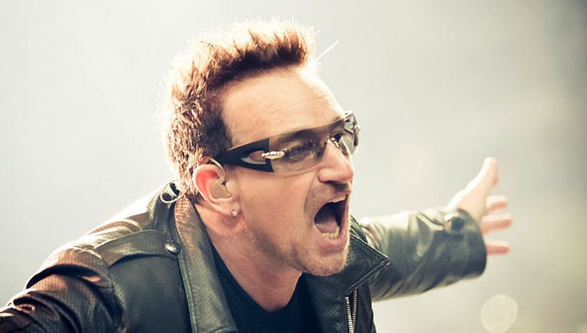 Bono confessa di non amare il nome U2 e di essere imbarazzato dalla sua voce e da molte canzoni della band