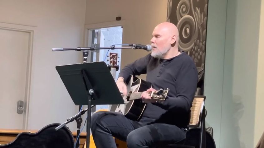 Guarda Billy Corgan suonare in acustico rarità  di Smashing Pumpkins e Zwan
