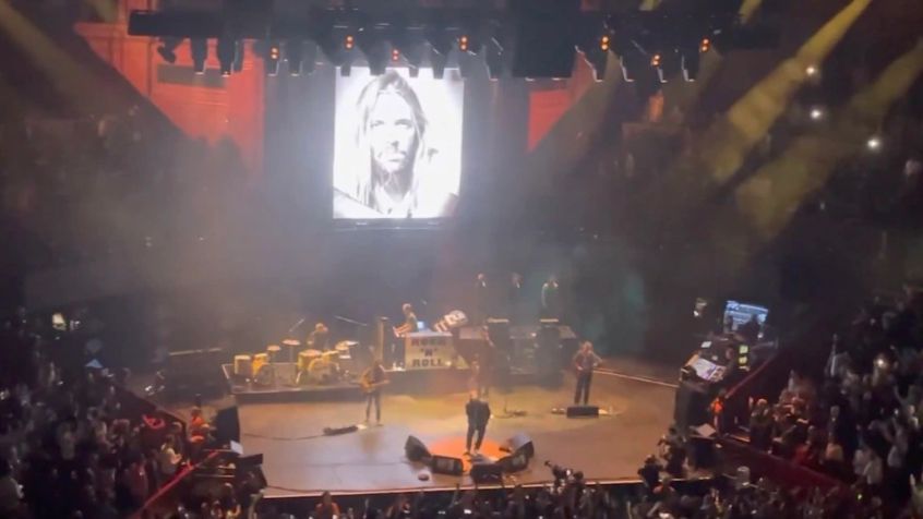 Liam Gallagher ricorda Taylor Hawkins nel suo live londinese dedicandogli “Live Forever”