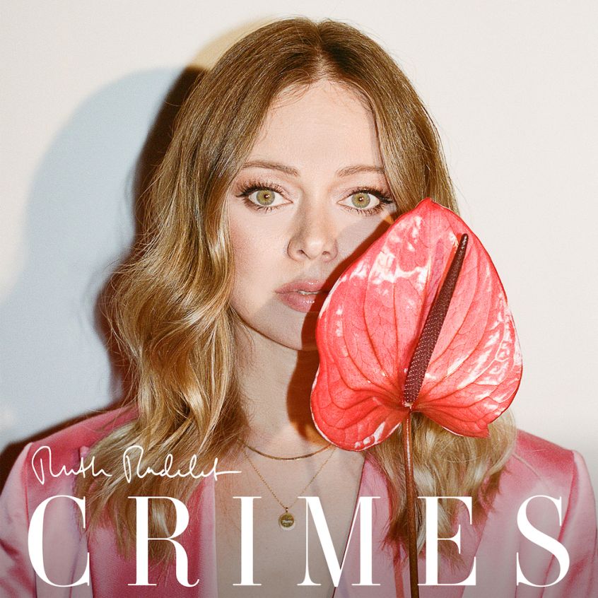 L’ex cantante dei Chromatics, Ruth Radelet, svela il suo primo singolo, ascolta “Crimes”