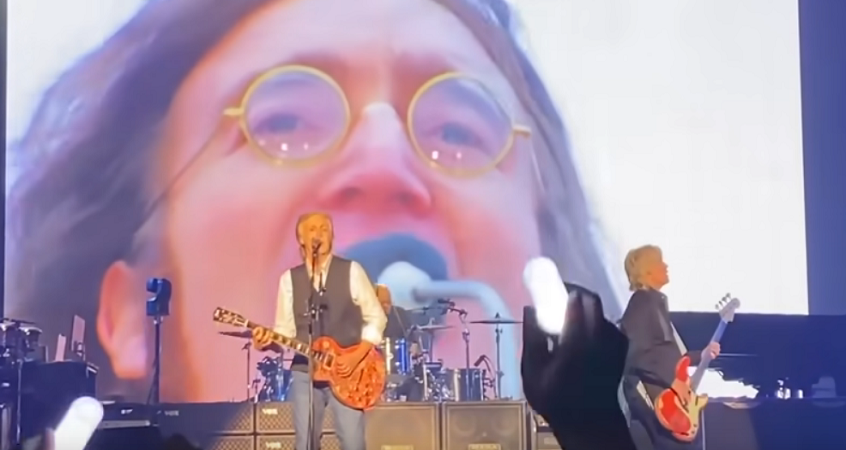 Guarda Paul McCartney duettare virtualmente con John Lennon