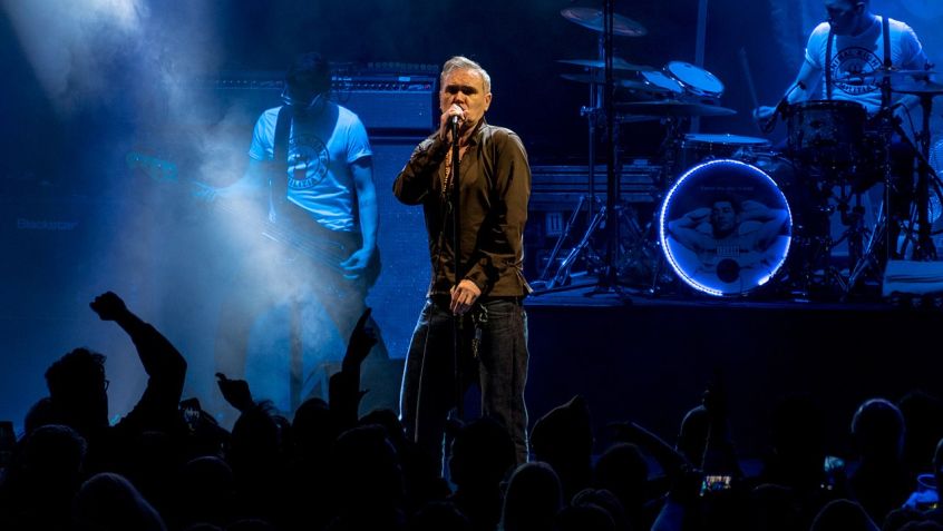 Guarda Morrissey suonare dal vivo l’inedita “I Am Veronica” e altri brani (anche degli Smiths) raramente eseguiti live