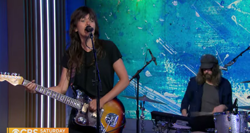 Guarda Courtney Barnett suonare tre pezzi al “Saturday Morning” della CBS