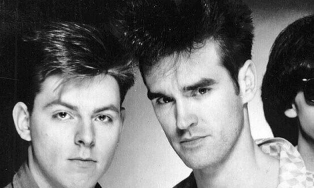 Morrissey rende omaggio al compianto Andy Rourke: “Non morirà mai finché la sua musica sarà ascoltata”